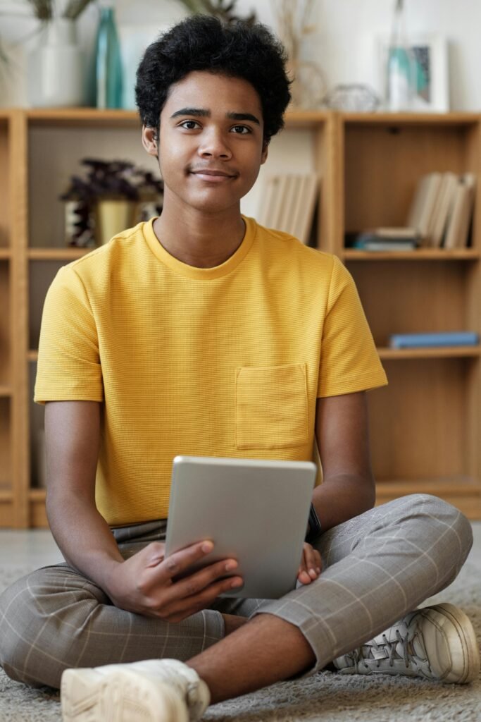 smily-young-boy-with-ipad